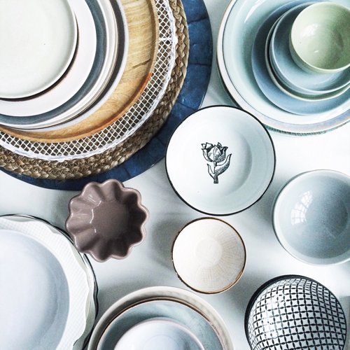 modern-pottery-featuring-unique-abstract-design-elements2